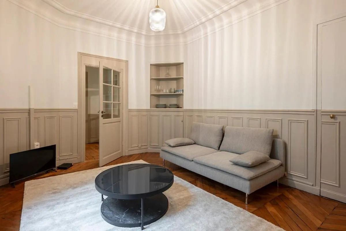 Apartment Appartement Elegant Et Spacieux Dans Le 8Eme Paris