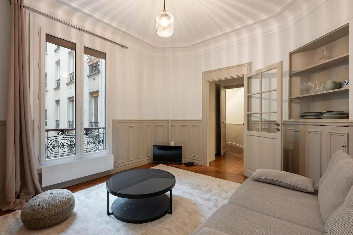 Appartement Elegant Et Spacieux Dans Le 8Eme location