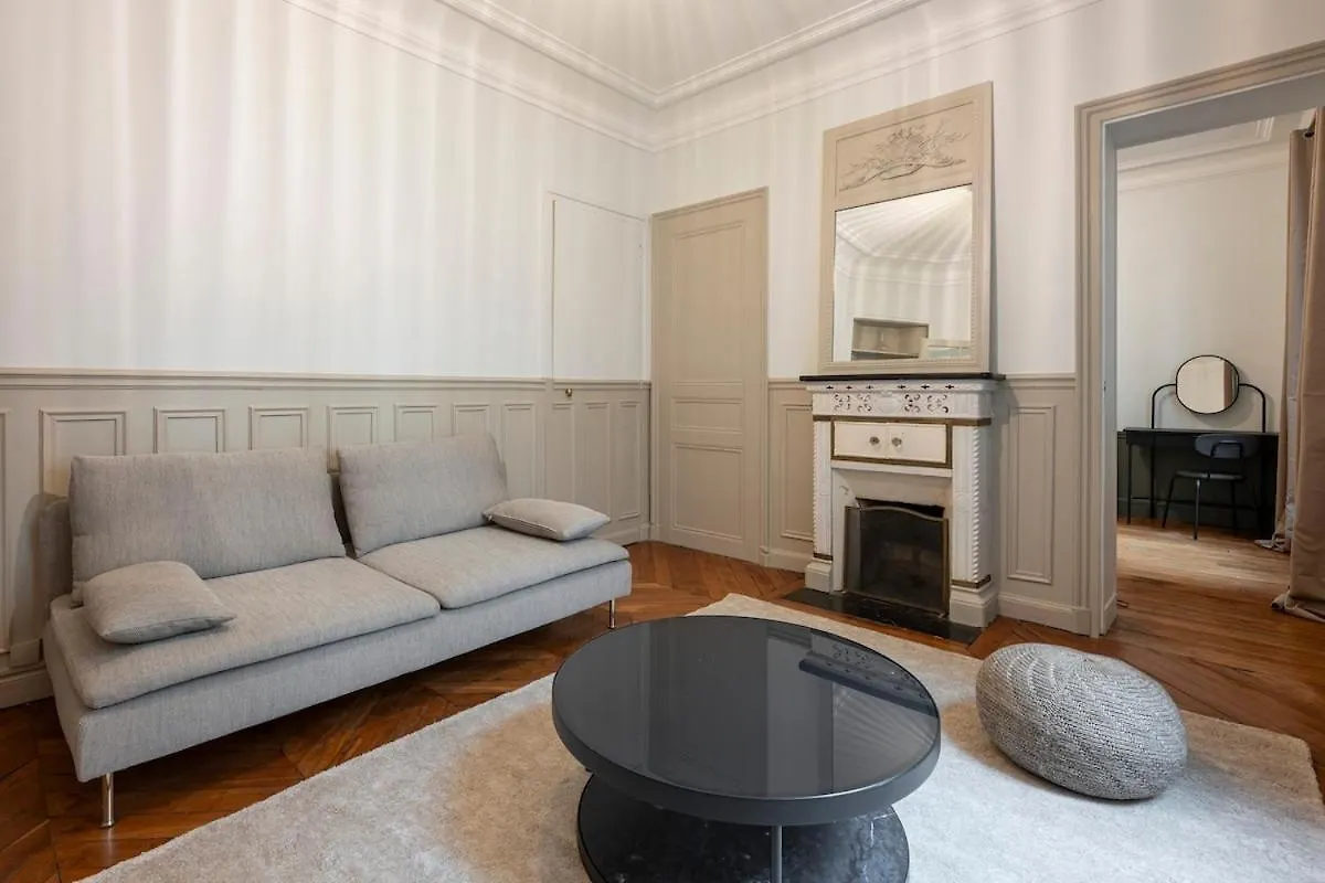 Апартаменты Appartement Elegant Et Spacieux Dans Le 8Eme Париж